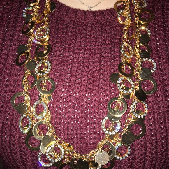 Gold and Crystal Necklace and earrings set - Picture 4 of 7